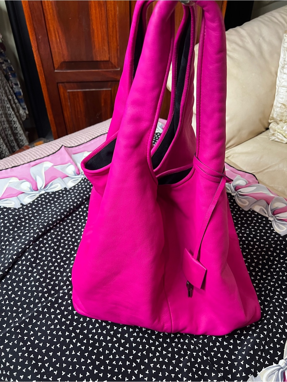 LOEWE Hobo Callie Lock Lambskin Tote Handbag - Picture 6 of 17
